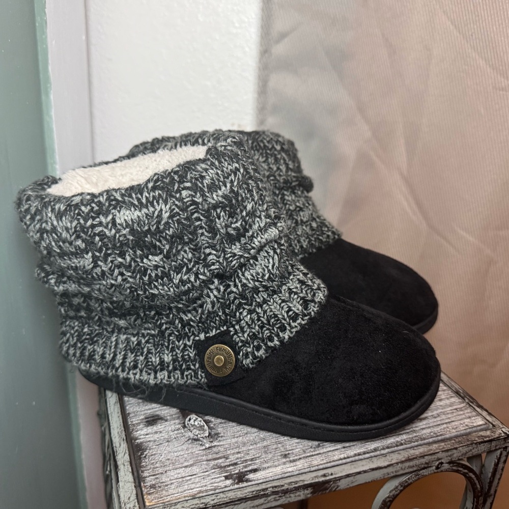 Stylish Black and Gray Ankle Boots for Cold Weather